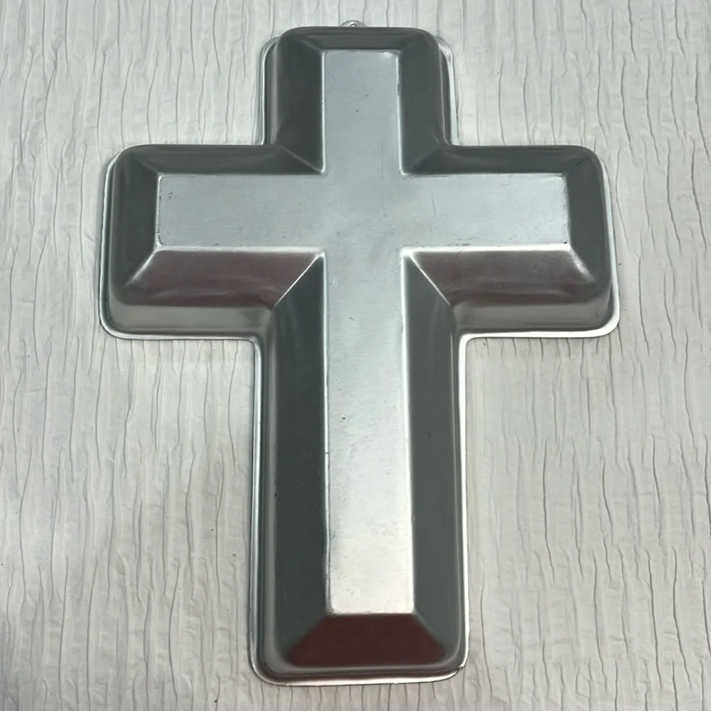 Wilton Cross‎ cake mold